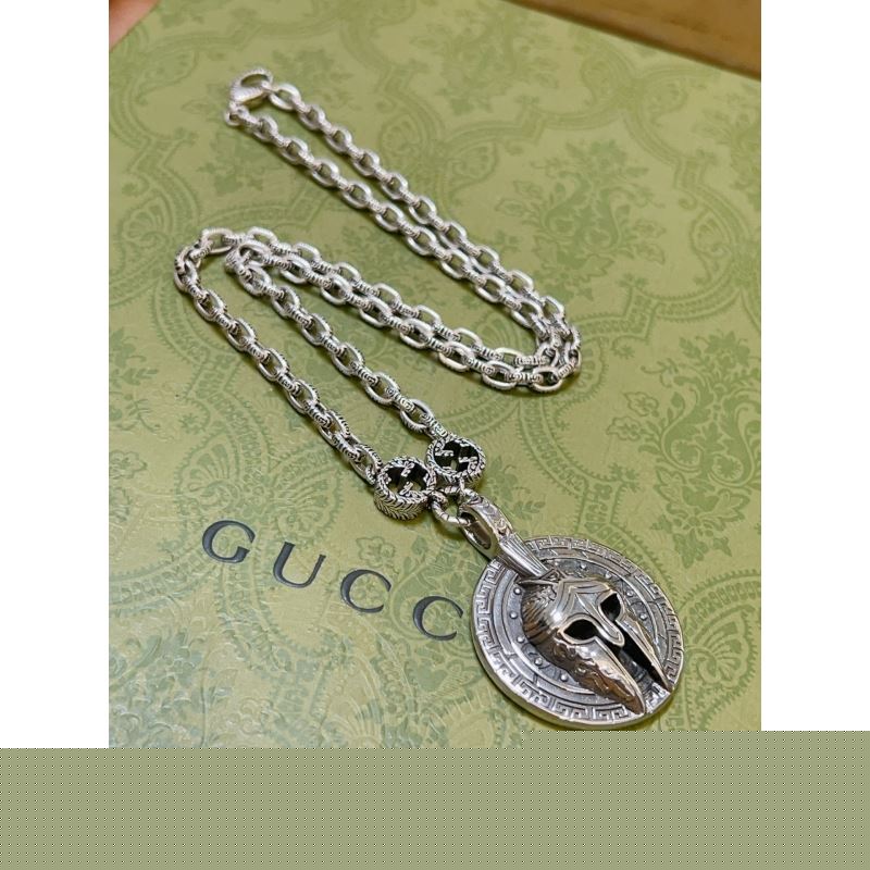 G*u*i necklaces